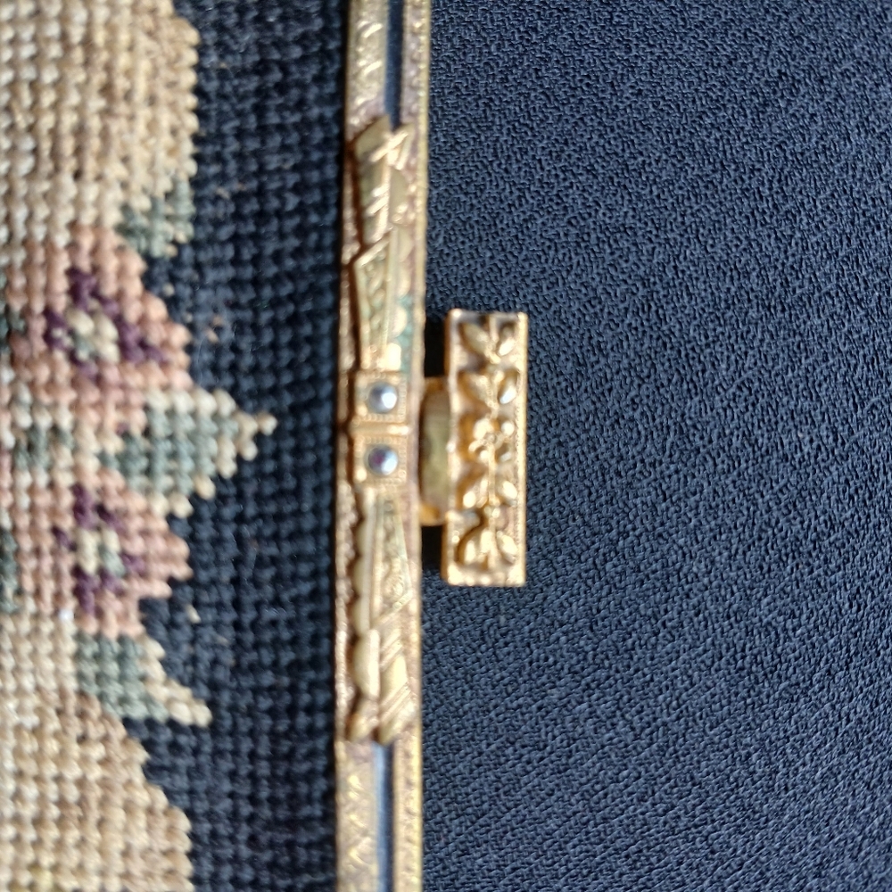 Elegant Vintage Handmade Floral Petite Point Embroidered Wristlet - Picture 7 of 8